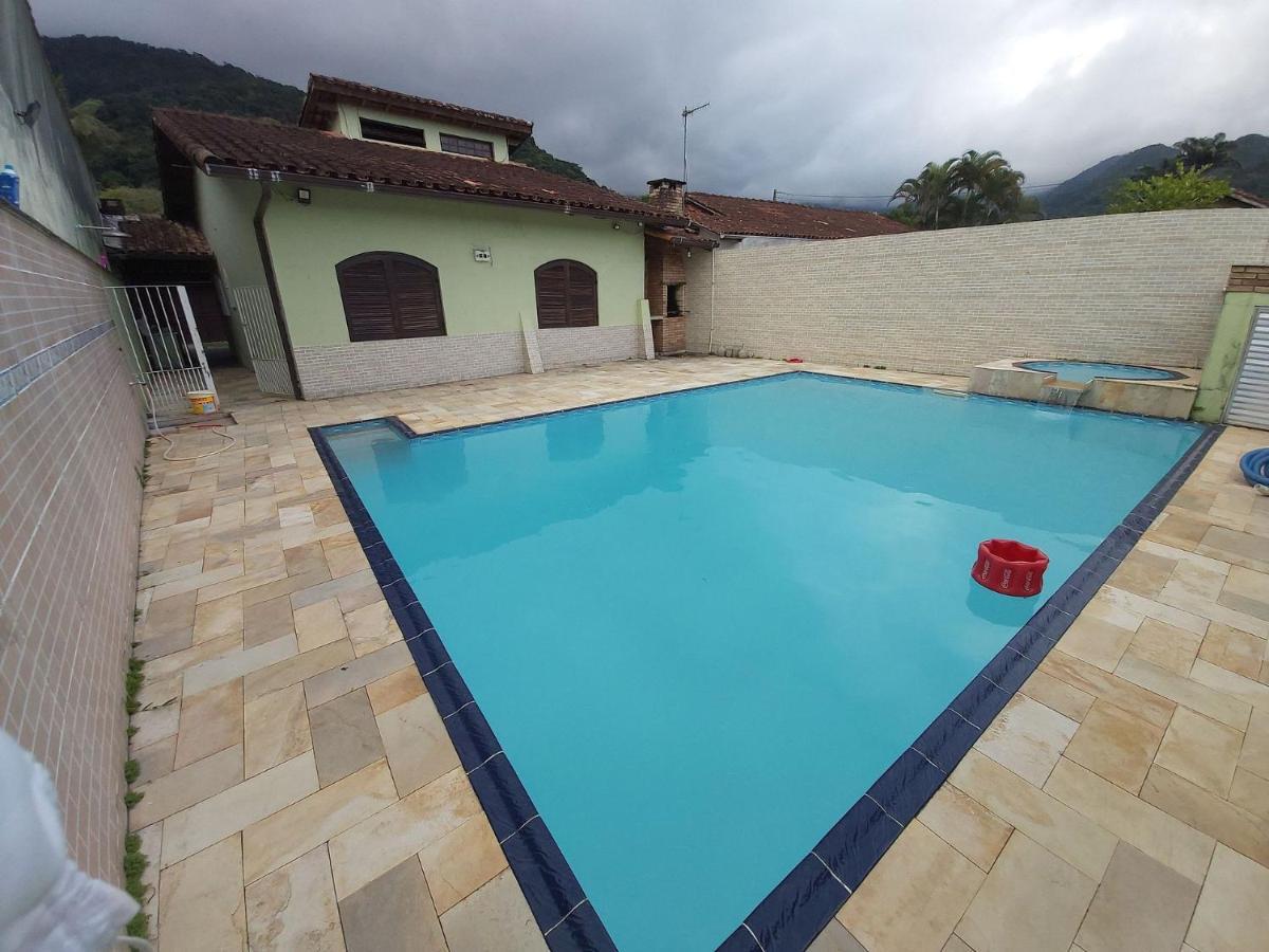 Casa de férias Maranduba House: 3-bedroom Retreat With Pool And Wi-fi *